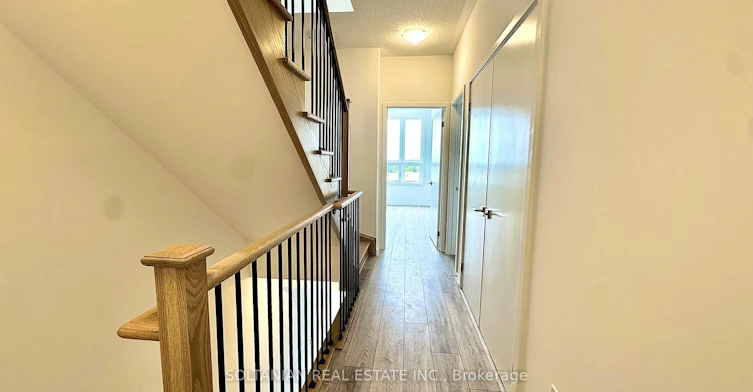8-20 Lytham Green Circle, Newmarket, ON, L3Y 0H3 - 26
