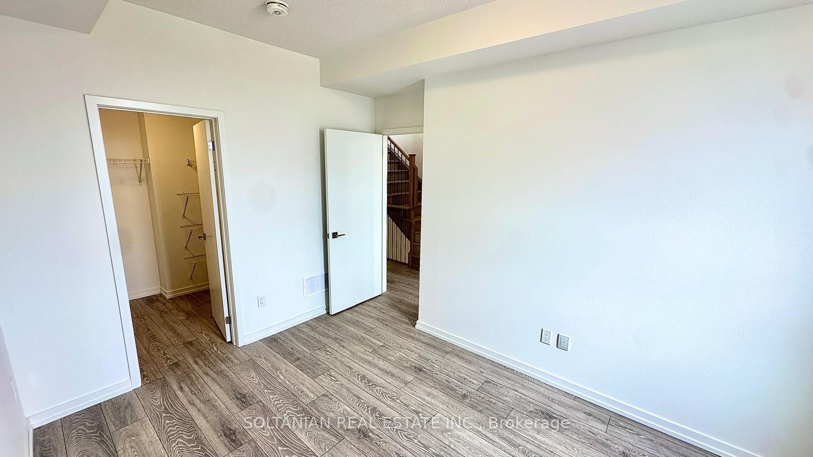 8-20 Lytham Green Circle, Newmarket, ON, L3Y 0H3 - 16
