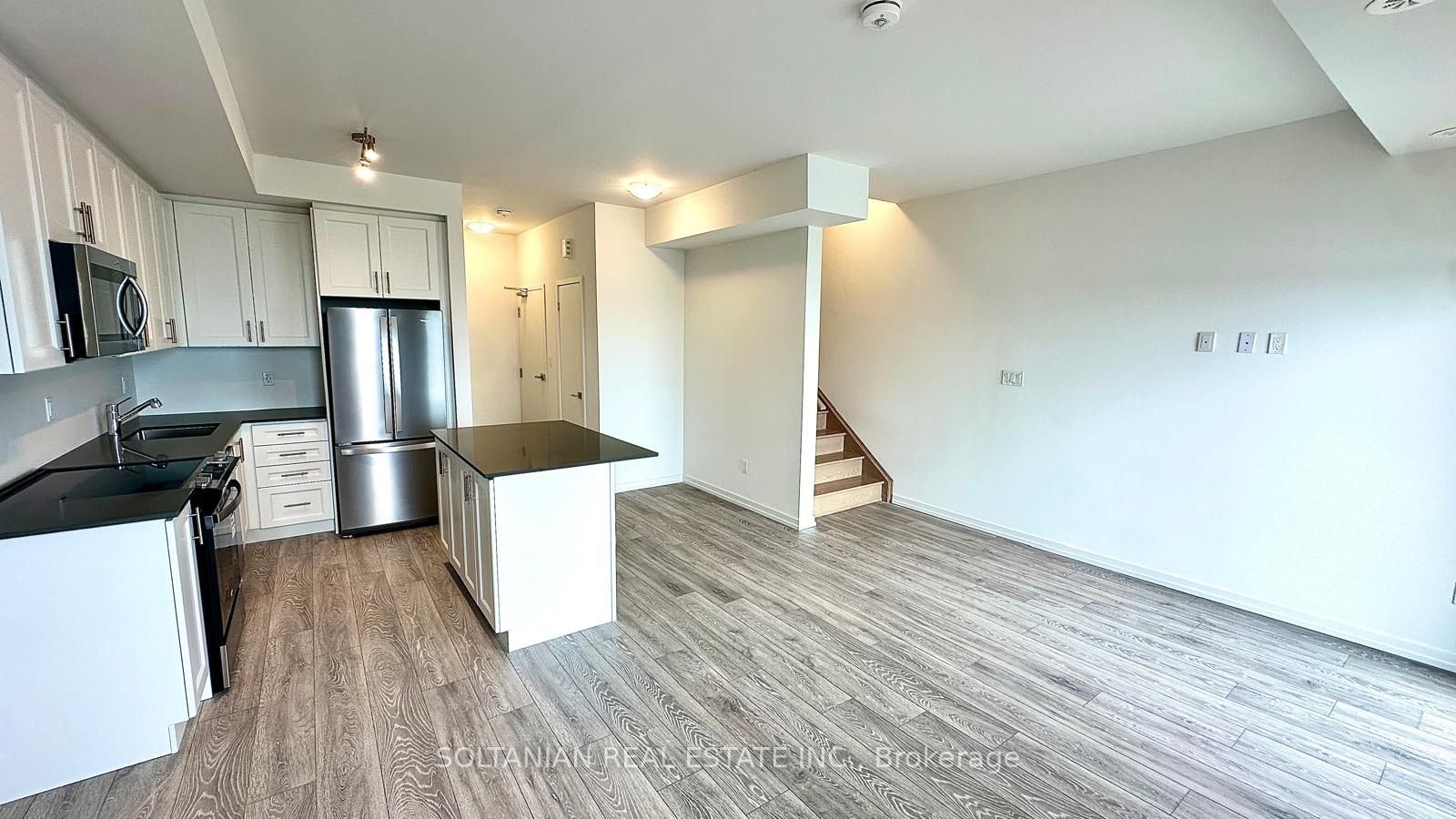 8-20 Lytham Green Circle, Newmarket, ON, L3Y 0H3 - 8