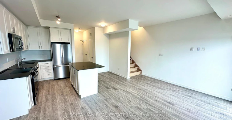 8-20 Lytham Green Circle, Newmarket, ON, L3Y 0H3 - 8