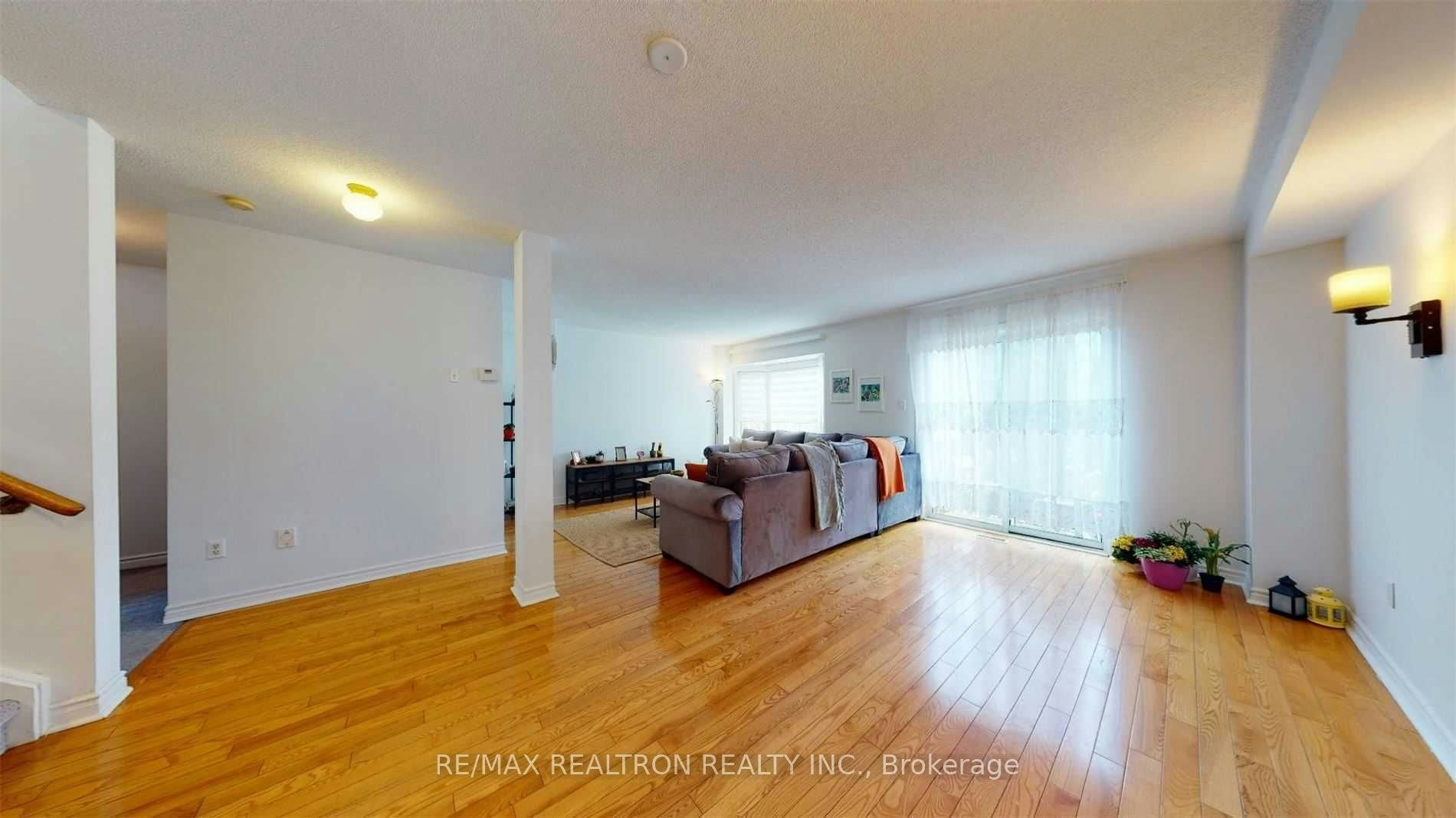102 Royal Chapin Crescent, Richmond Hill, ON, L4S 2A8 - 2