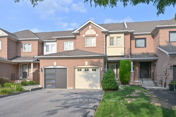 251 Denise Circle, Newmarket, ON, L3X 2K1