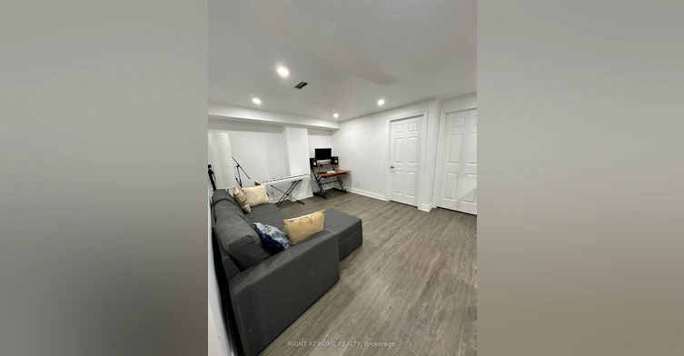 97 Forest Edge Crescent, East Gwillimbury, ON, L9N 0S6