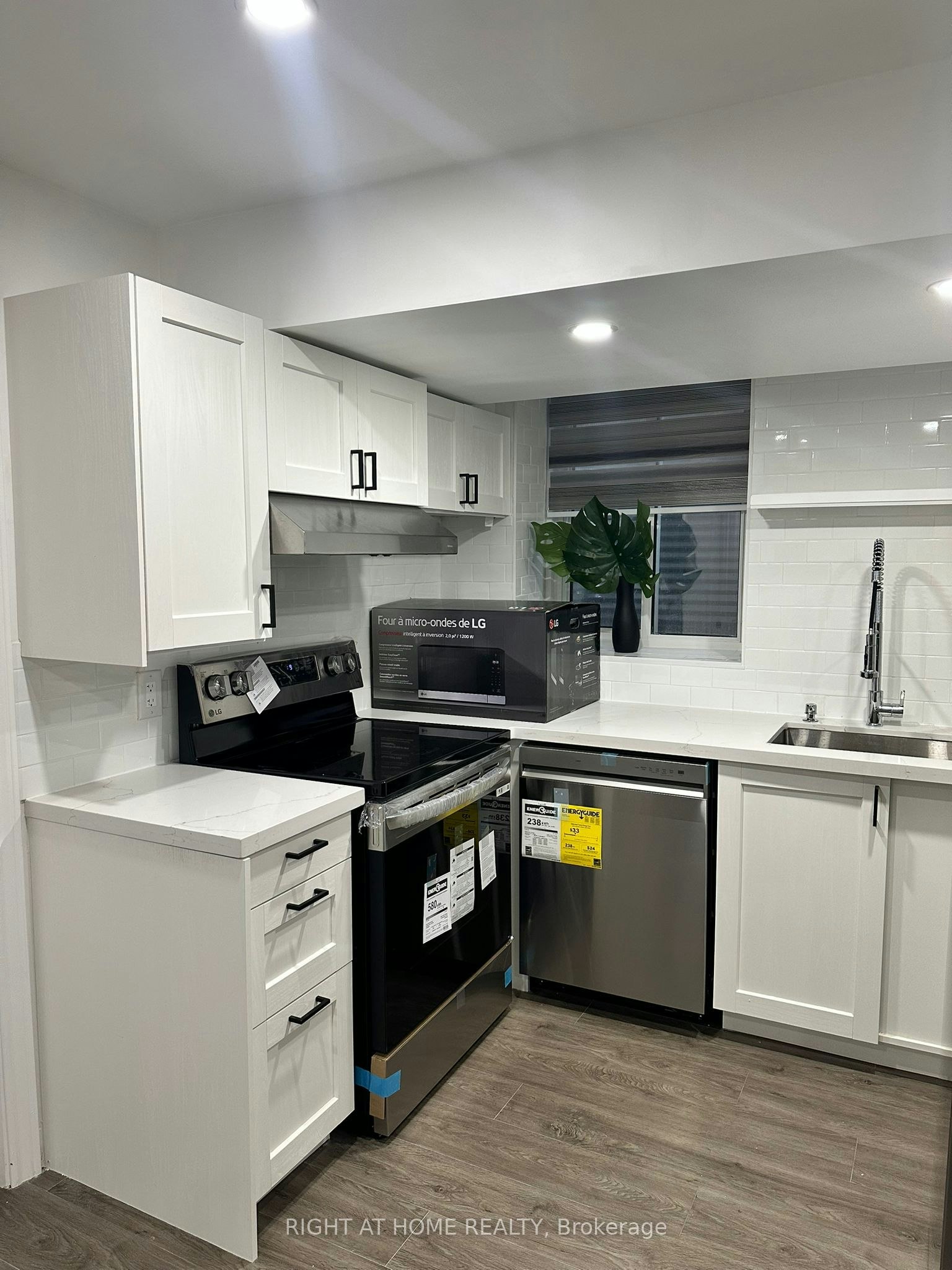97 Forest Edge Crescent, East Gwillimbury, ON, L9N 0S6 - 6