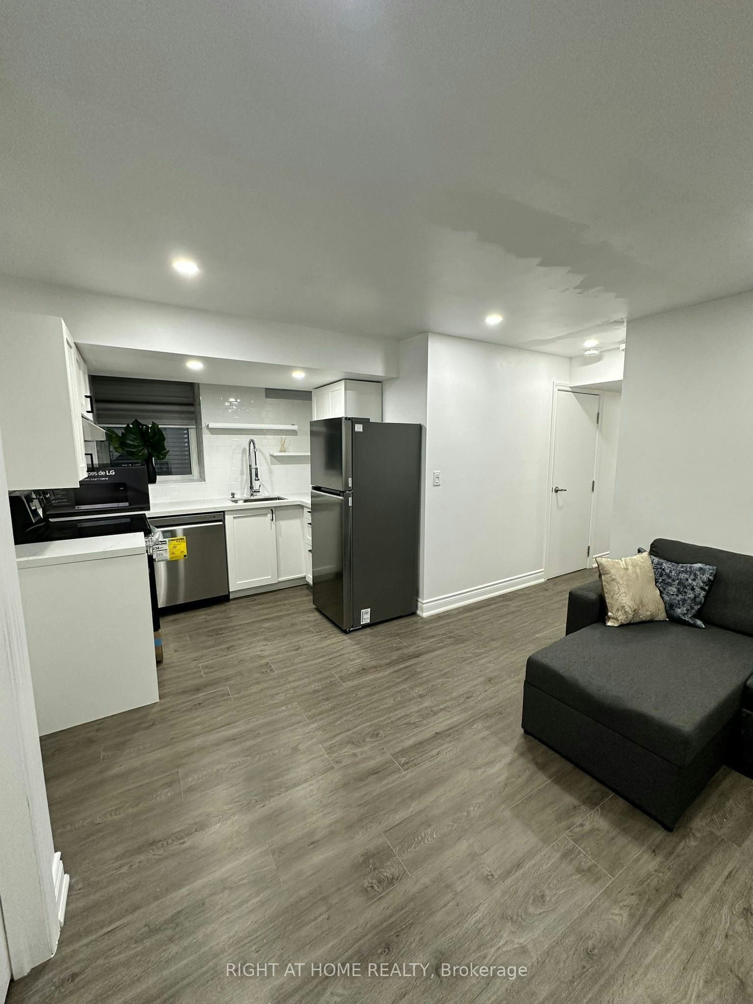 97 Forest Edge Crescent, East Gwillimbury, ON, L9N 0S6 - 2