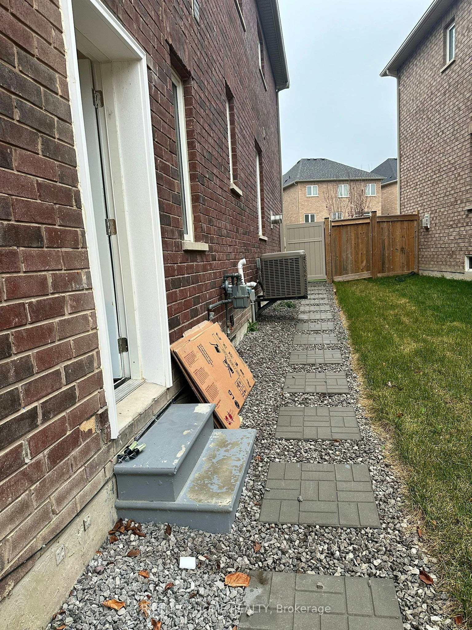 97 Forest Edge Crescent, East Gwillimbury, ON, L9N 0S6 - 13
