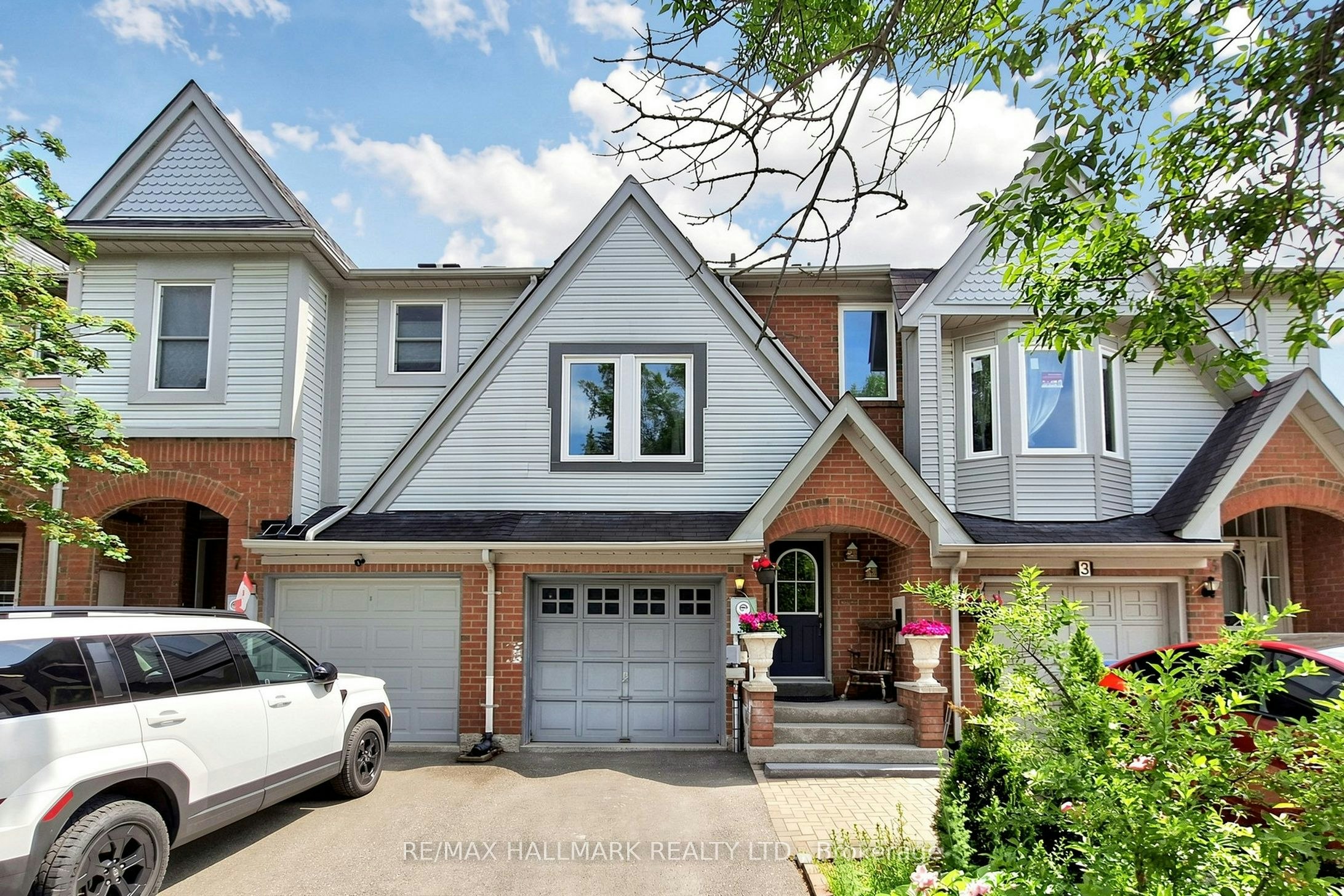 5 Evelyn Buck Lane, Aurora, ON, L4G 7H9