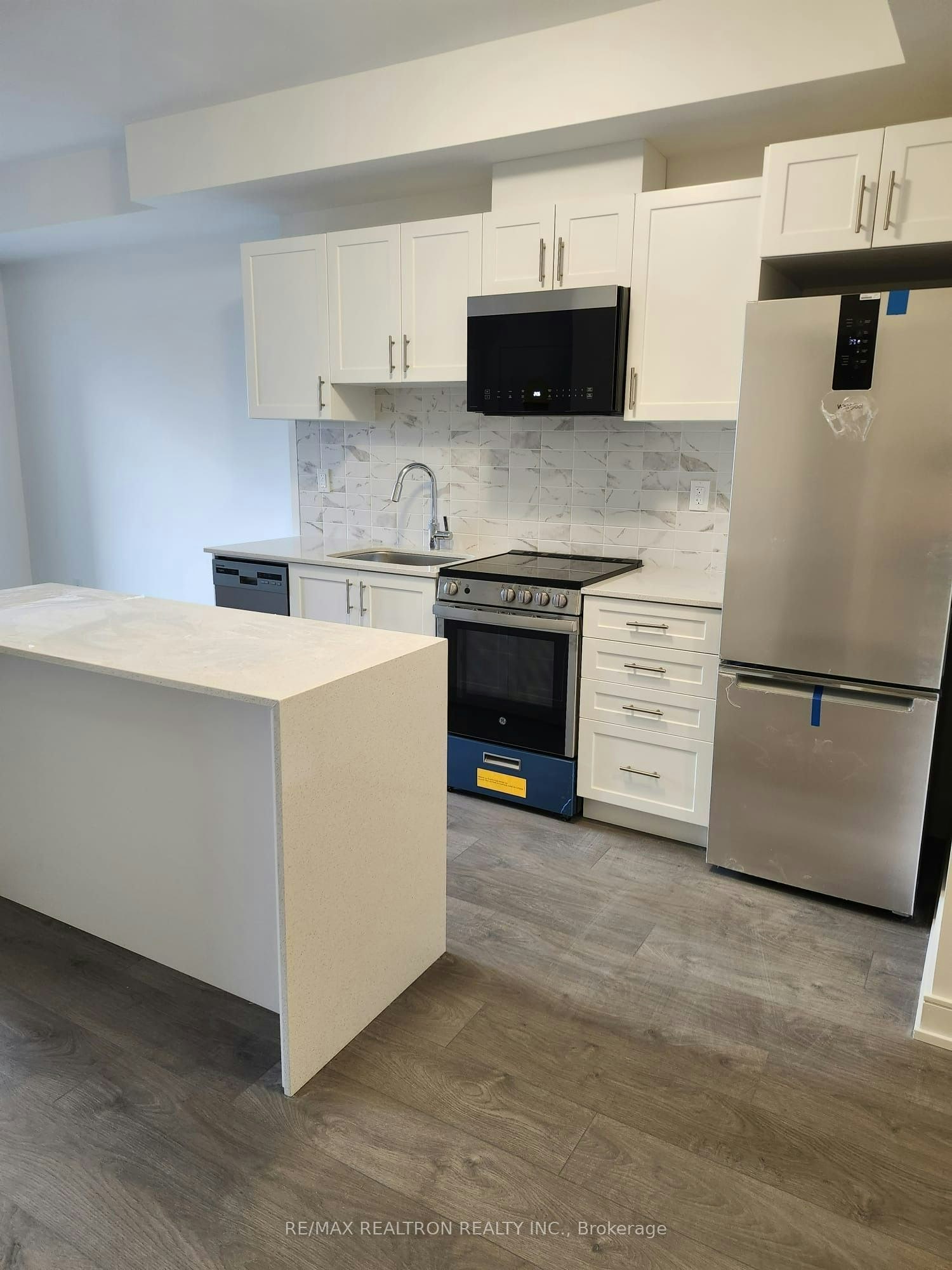 A1309-705 Davis Drive, Newmarket, ON, L3Y 0J1 - 14