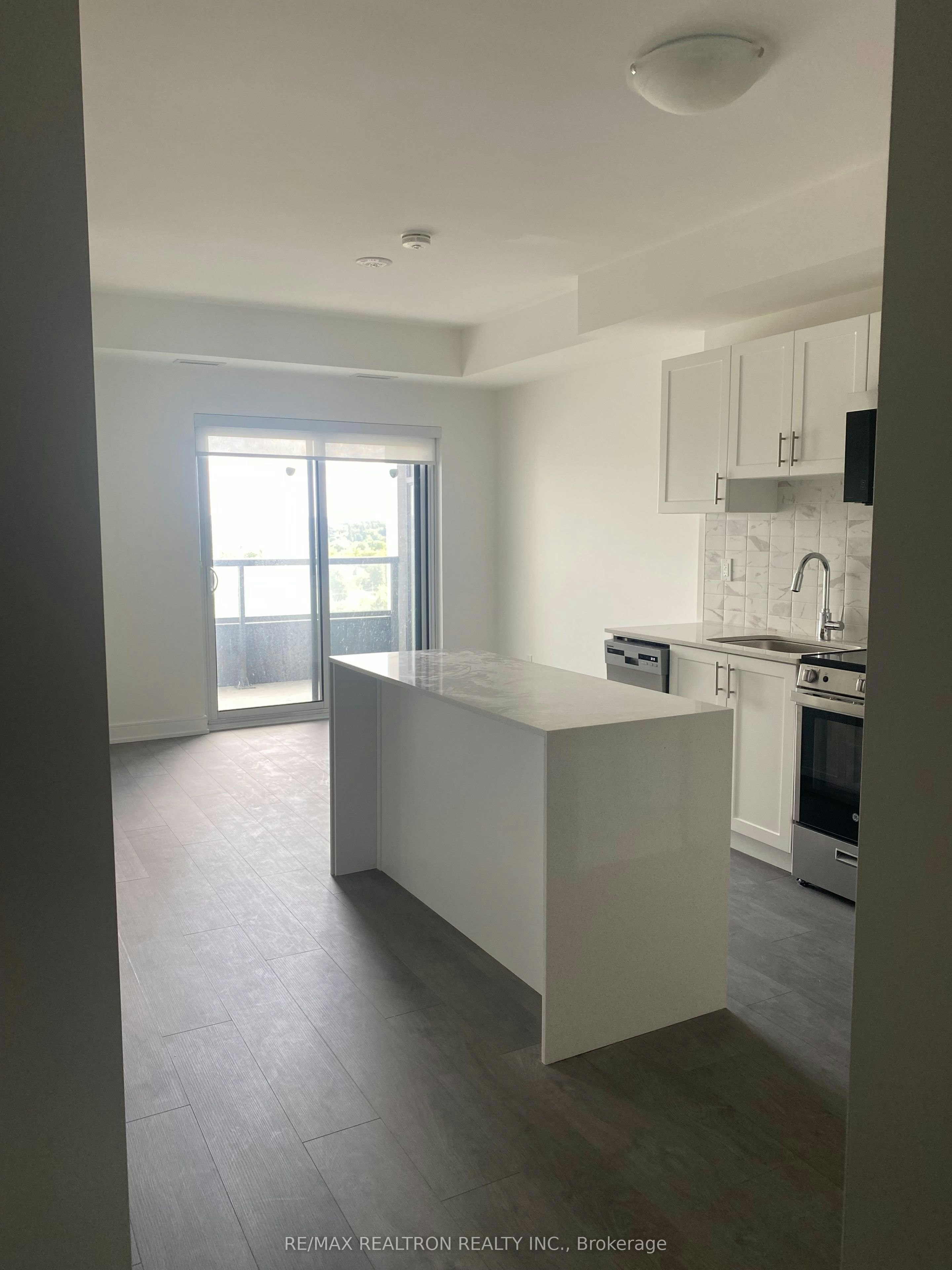 A1309-705 Davis Drive, Newmarket, ON, L3Y 0J1