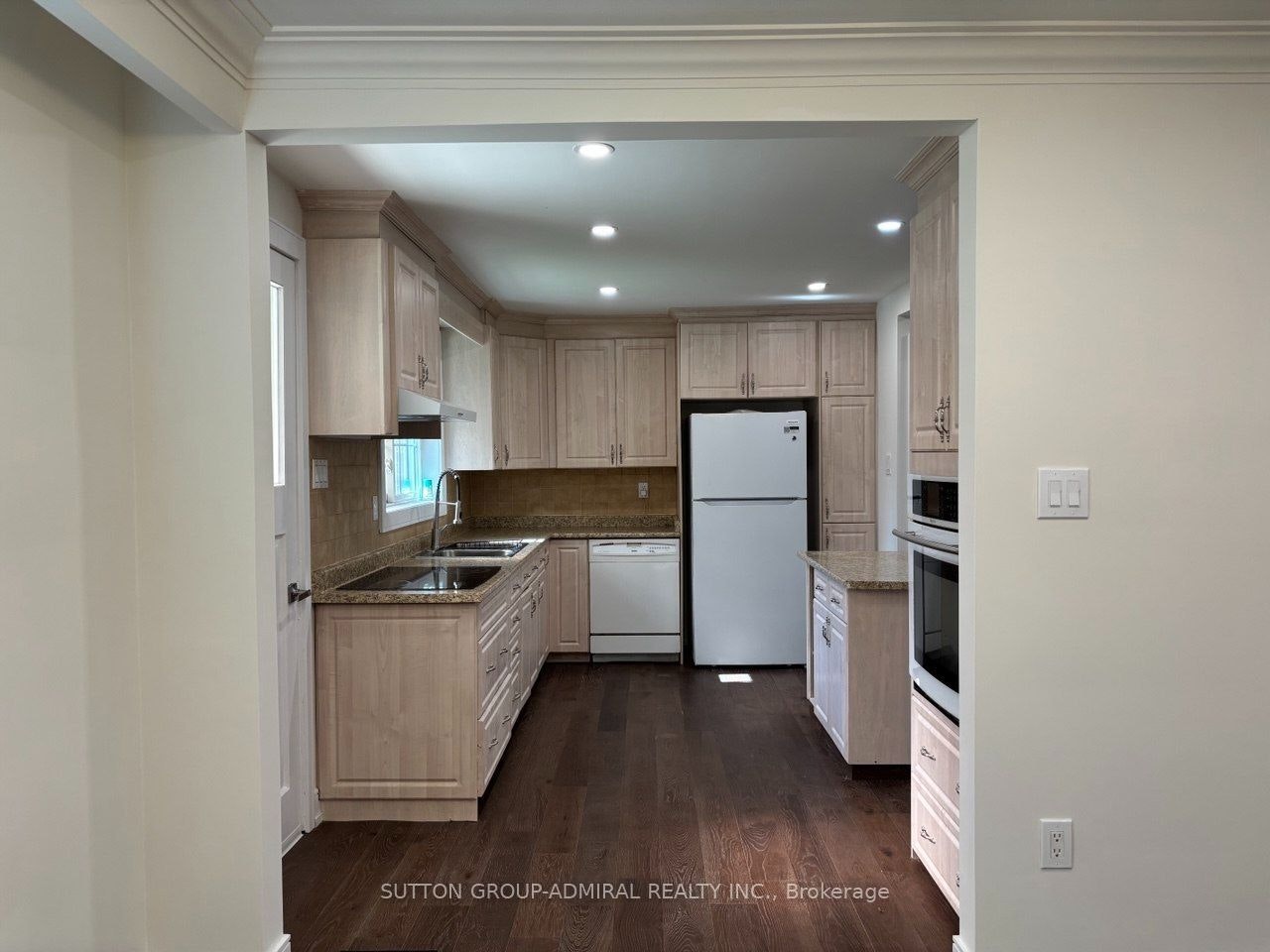 Main Floor-86 Hamilton Drive, Newmarket, ON, L3Y 3E8 - 16