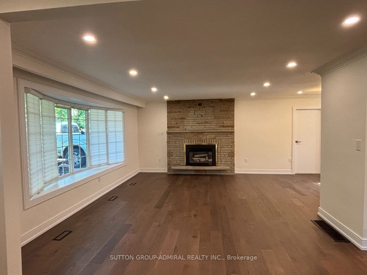 Main Floor-86 Hamilton Drive, Newmarket, ON, L3Y 3E8 - 11