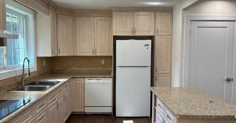 Main Floor-86 Hamilton Drive, Newmarket, ON, L3Y 3E8 - 18