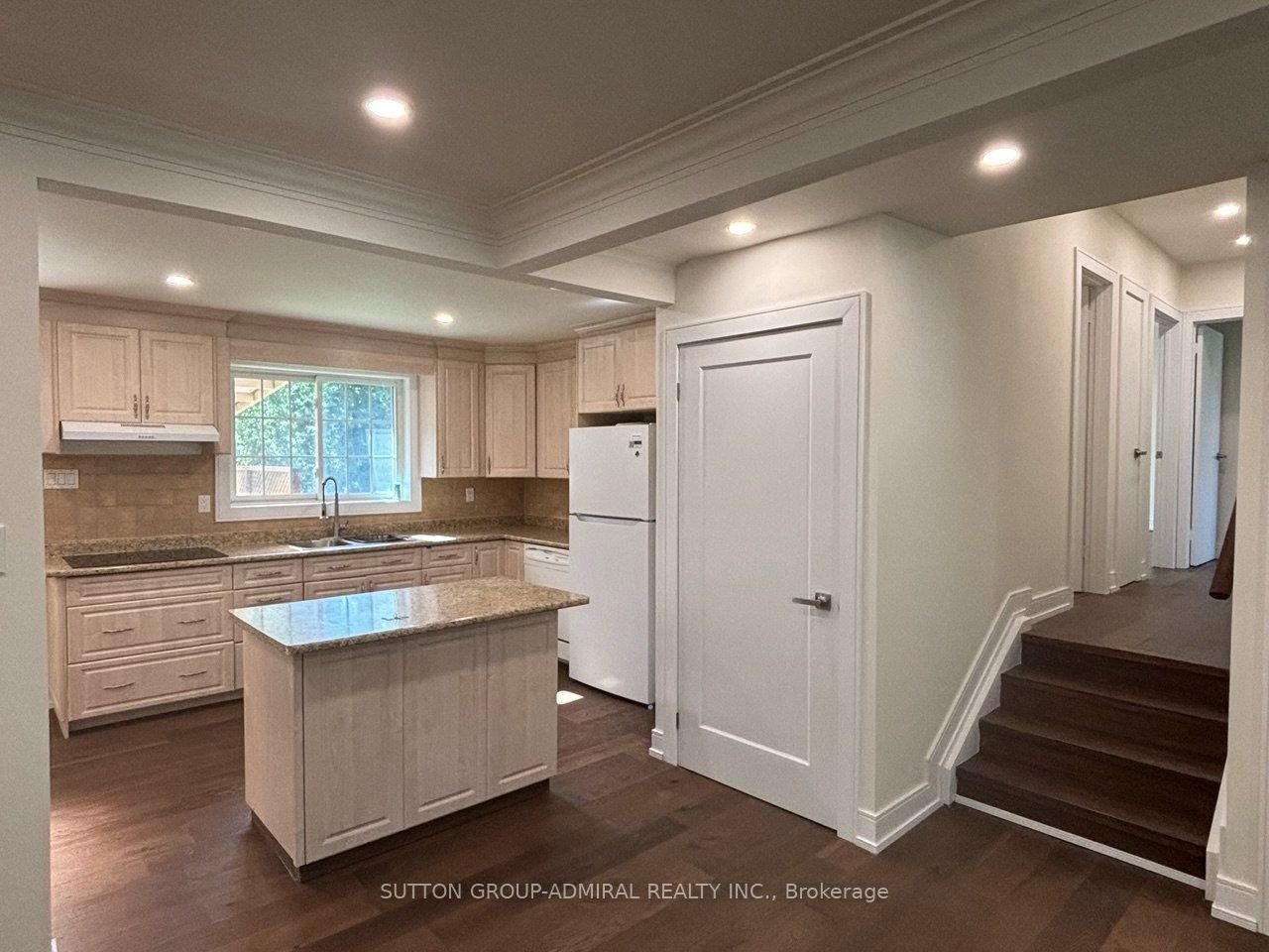 Main Floor-86 Hamilton Drive, Newmarket, ON, L3Y 3E8 - 6