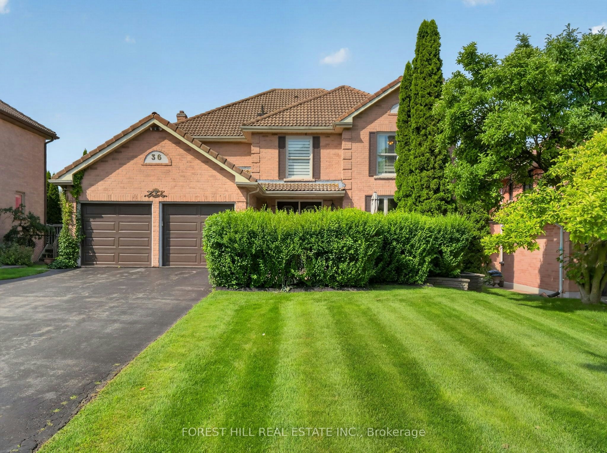 36 Trillium Drive, Aurora, ON, L4G 6A7