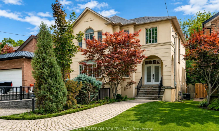 93 Oak Avenue