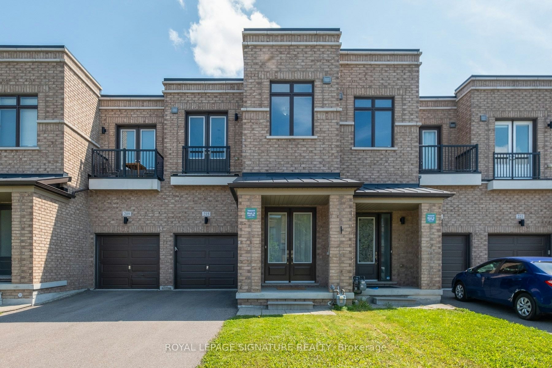 215 Elyse Court, Aurora, ON, L4G 2C9