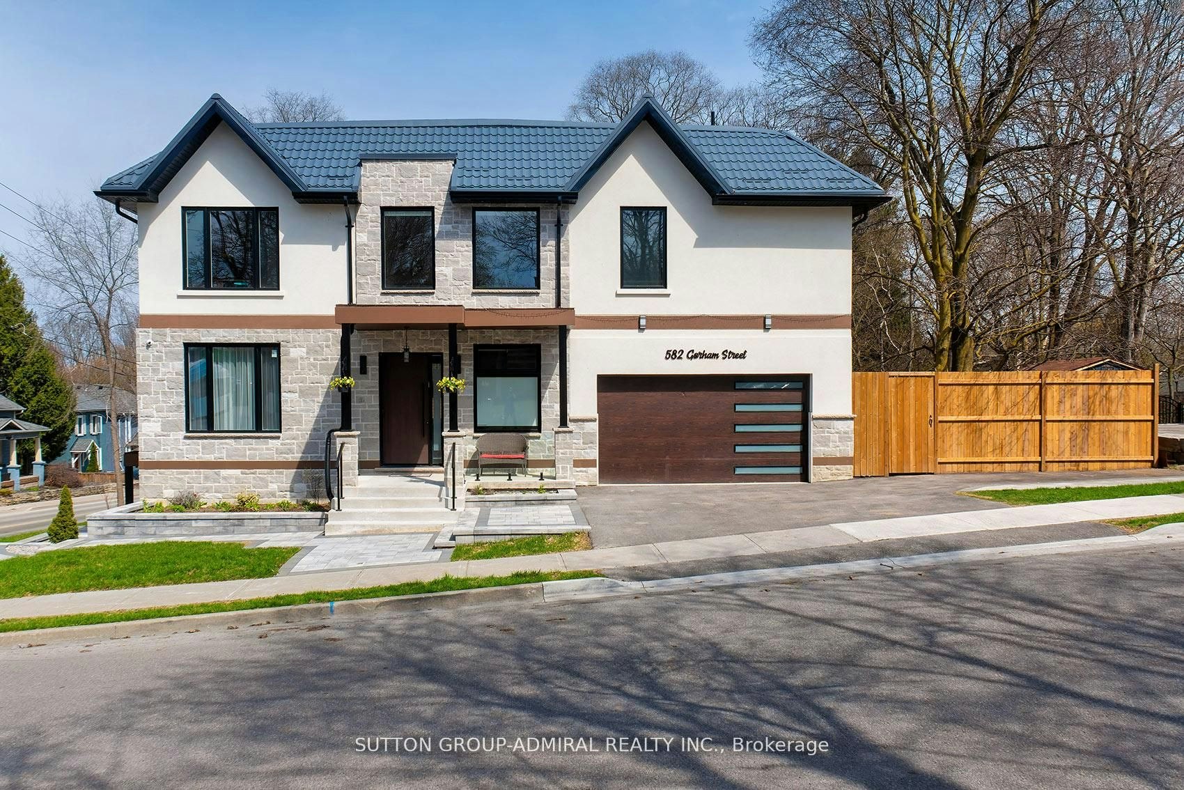 582 Gorham Street, Newmarket, ON, L3Y 1L3