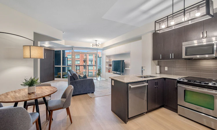 405-7608 Yonge Street