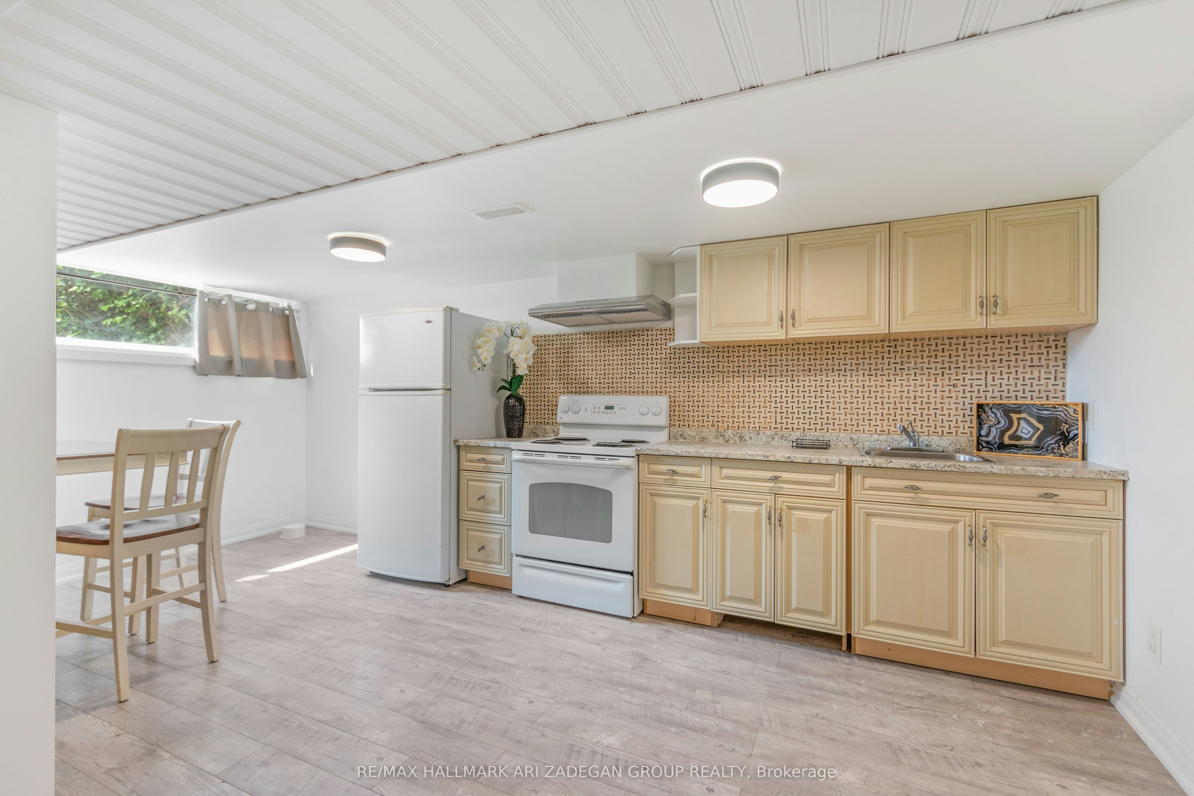 LF-149 Septonne Avenue, Newmarket, ON, L3Y 2W4 - 4