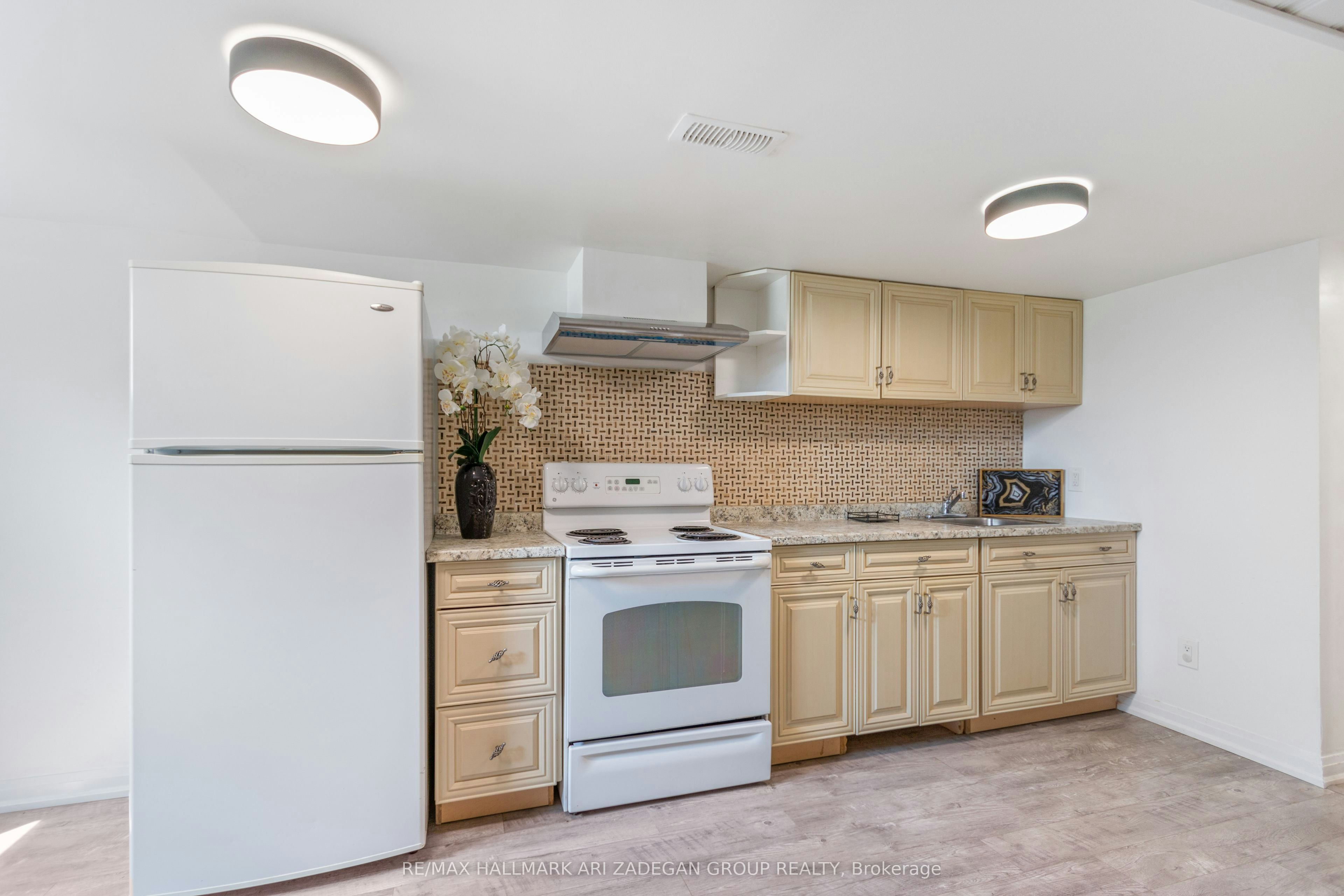 LF-149 Septonne Avenue, Newmarket, ON, L3Y 2W4 - 5