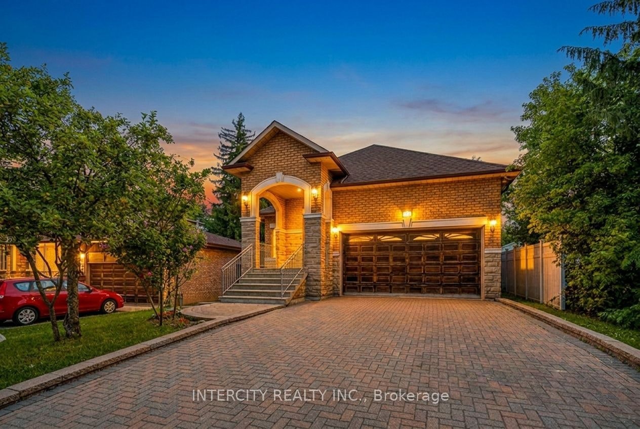 42 Oak Avenue, Richmond Hill, ON, L4C 6R7