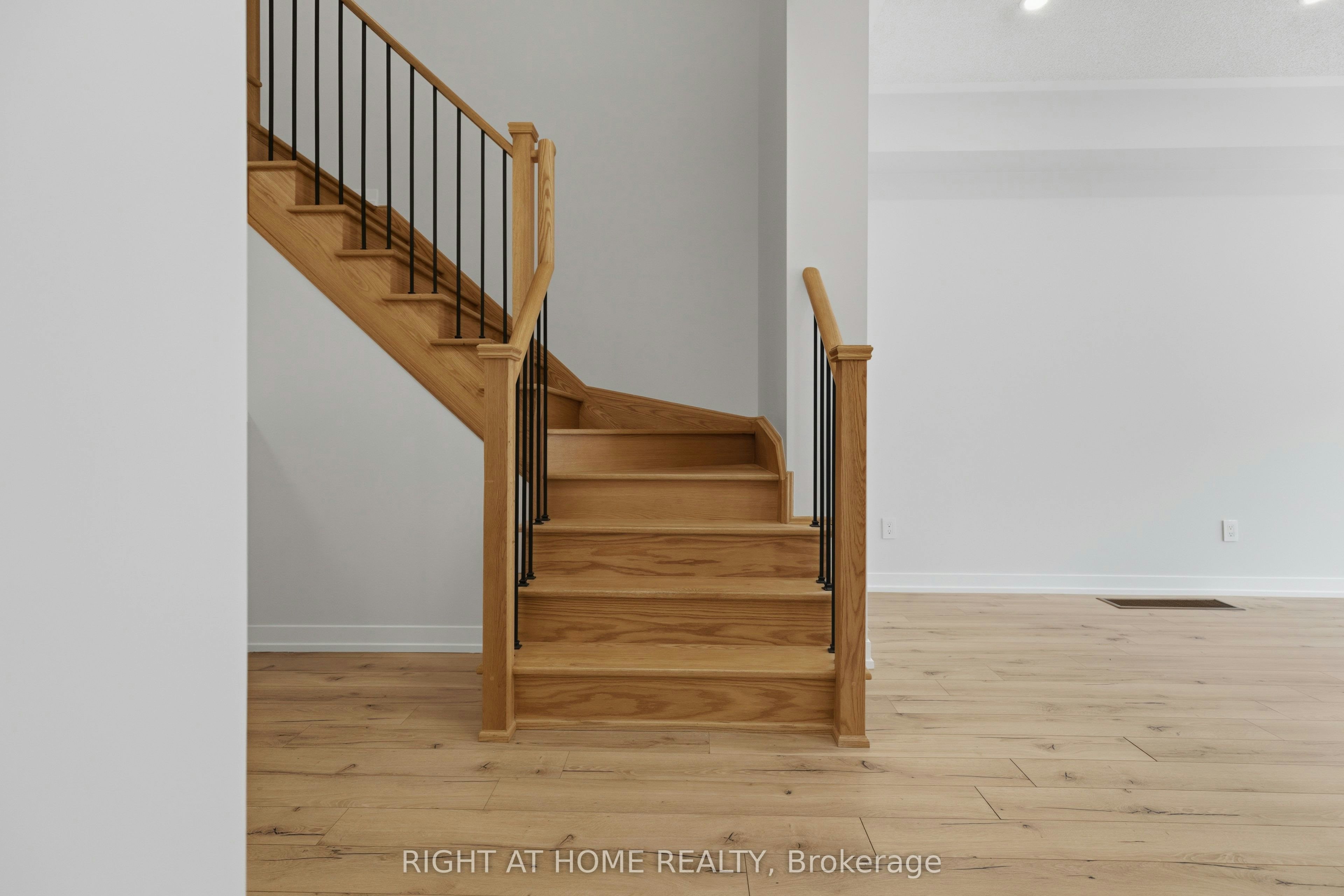 206 Harding Park Street, Newmarket, ON, L3Y 0E3 - 15