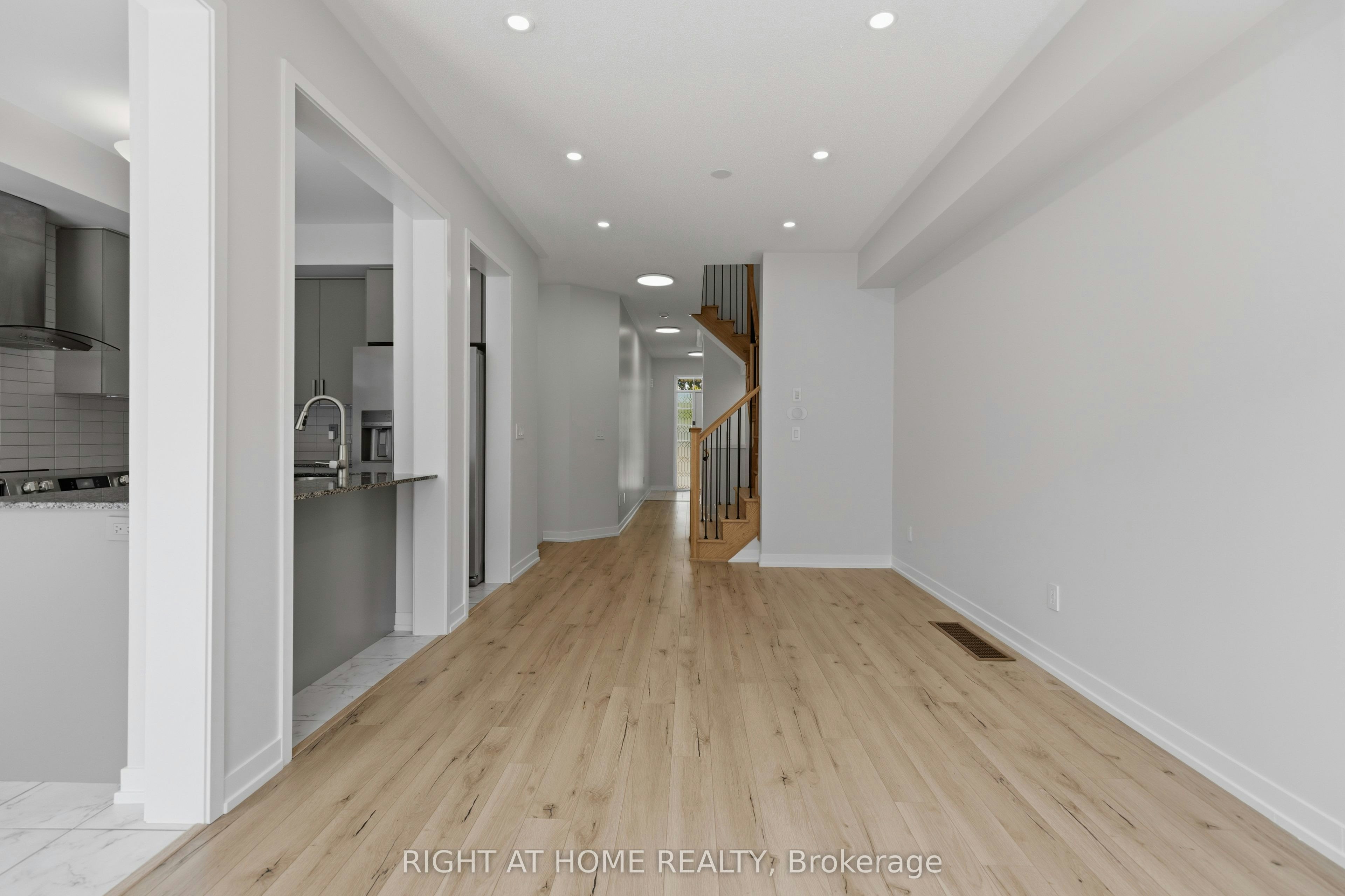 206 Harding Park Street, Newmarket, ON, L3Y 0E3 - 12