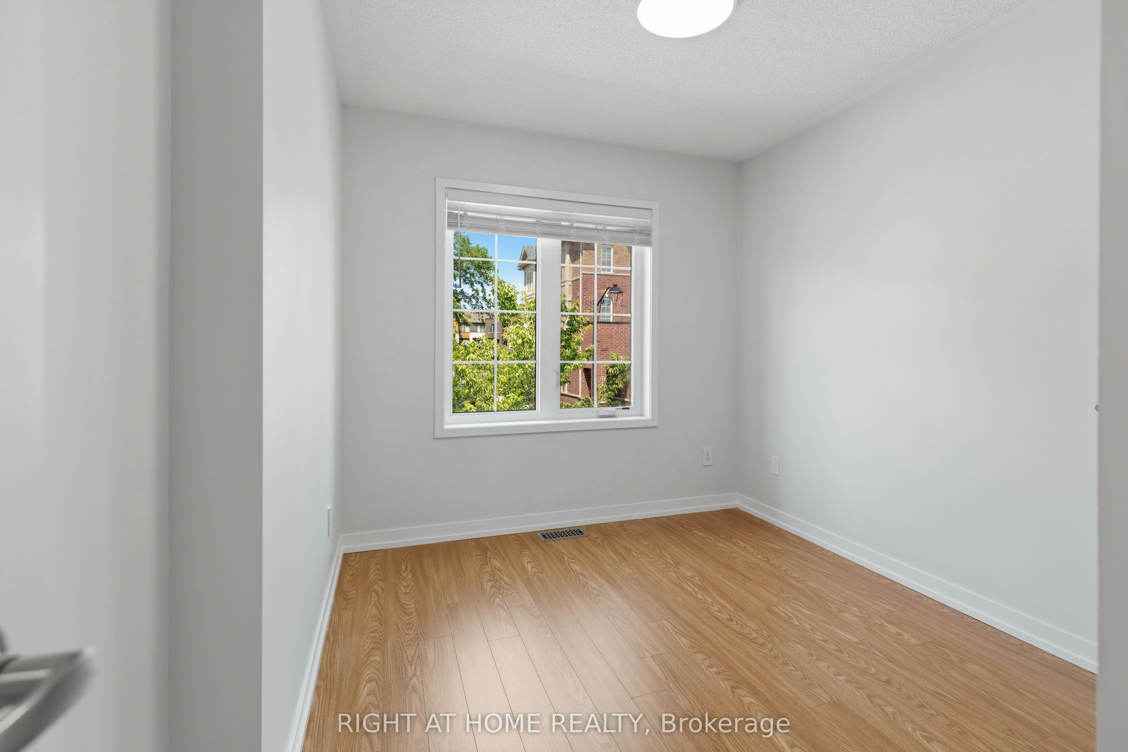 206 Harding Park Street, Newmarket, ON, L3Y 0E3 - 17