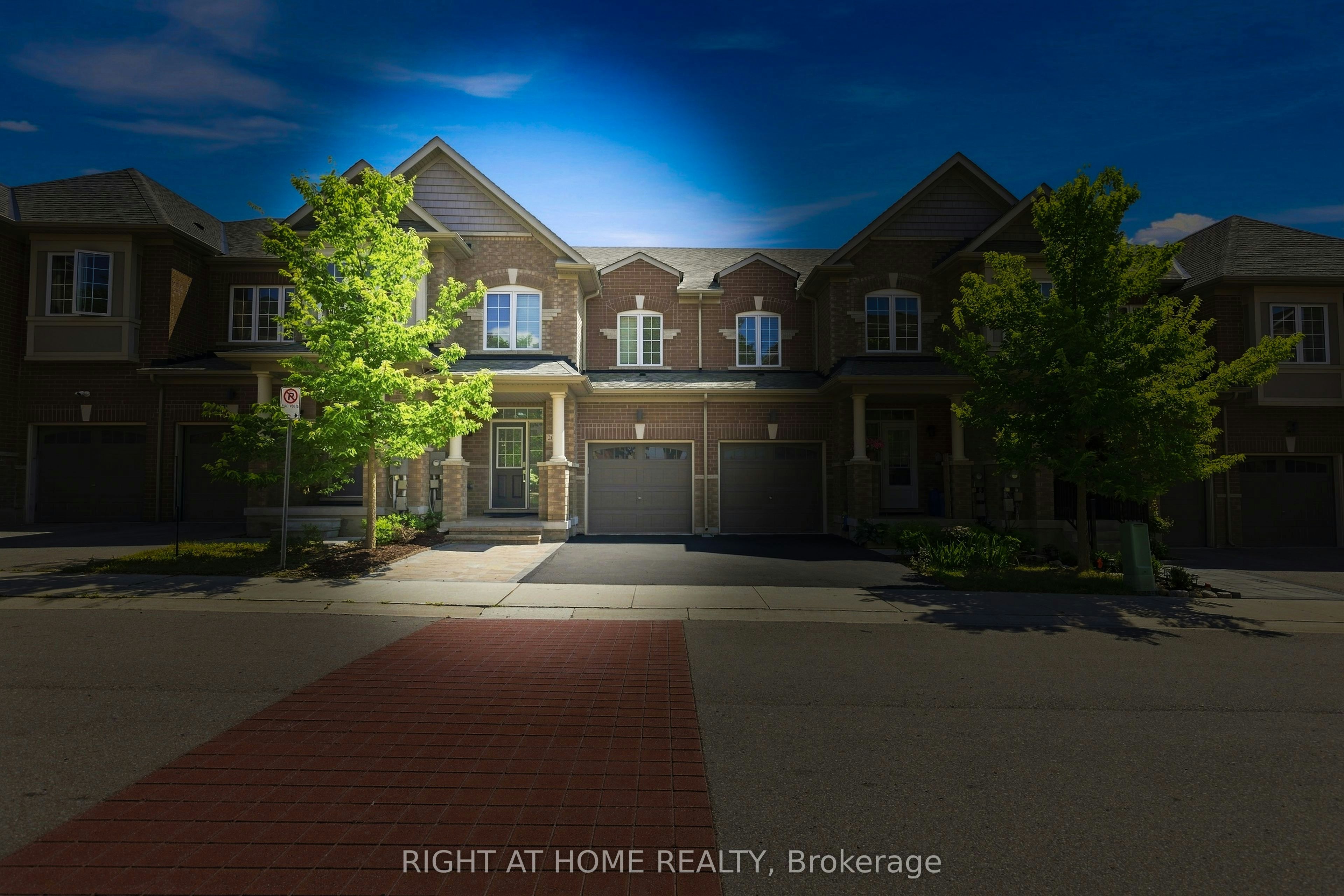 206 Harding Park Street, Newmarket, ON, L3Y 0E3 - 2