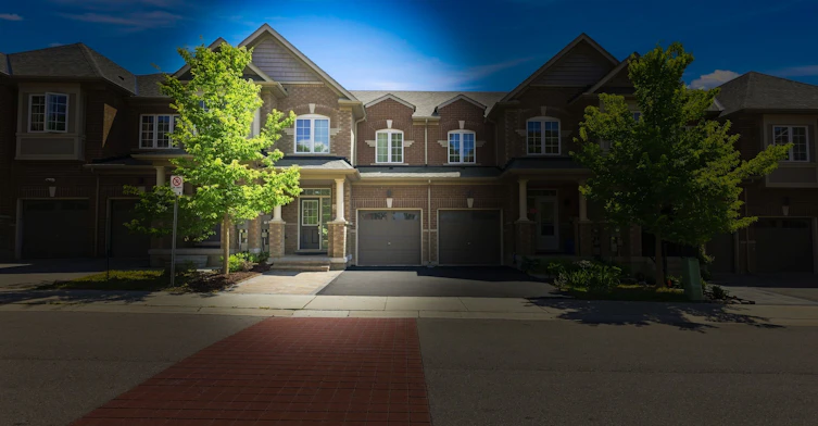 206 Harding Park Street, Newmarket, ON, L3Y 0E3 - 2