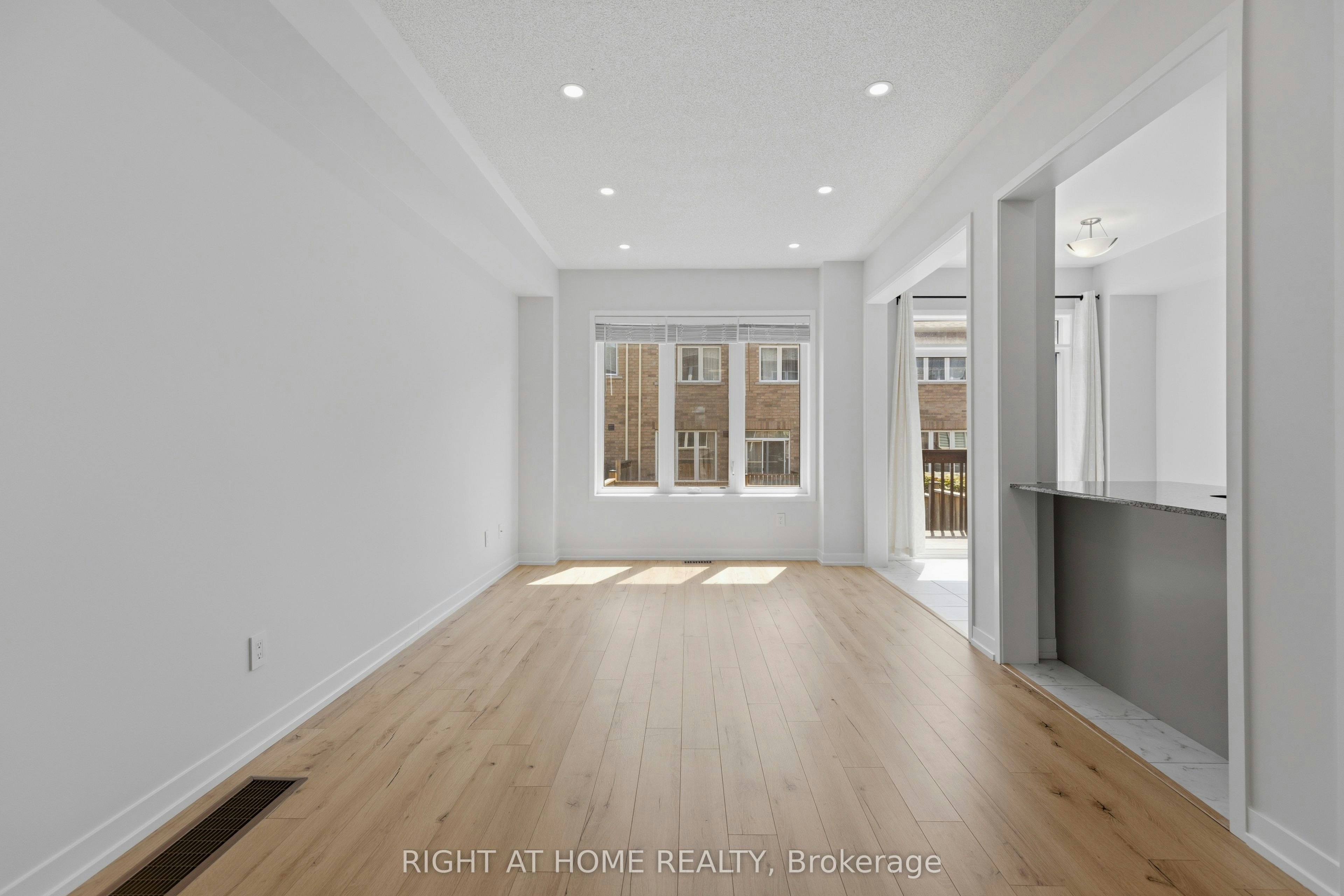 206 Harding Park Street, Newmarket, ON, L3Y 0E3 - 7