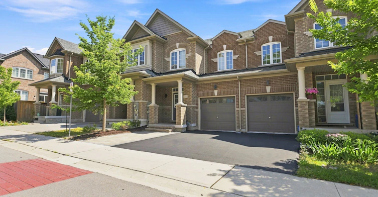 206 Harding Park Street, Newmarket, ON, L3Y 0E3