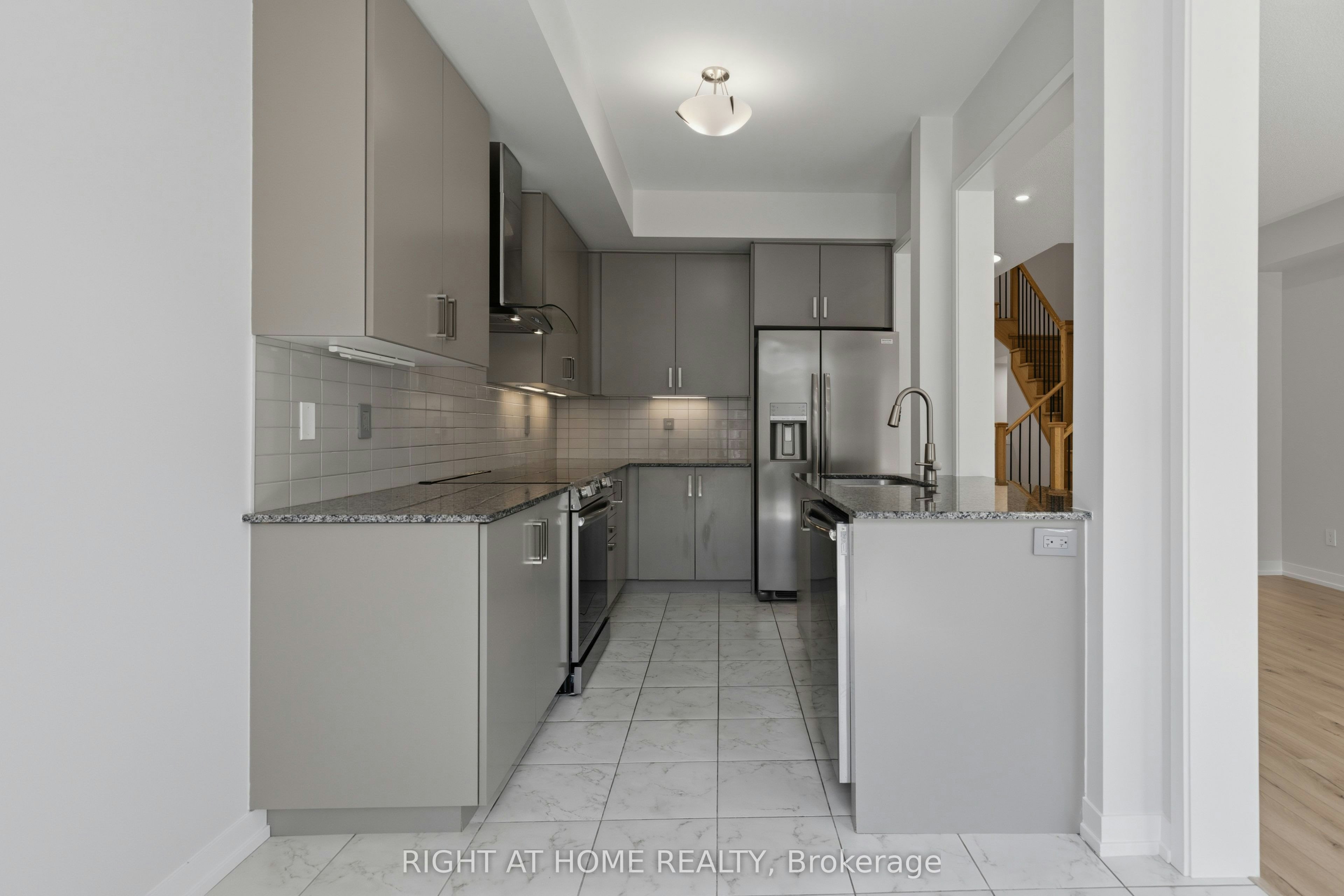 206 Harding Park Street, Newmarket, ON, L3Y 0E3 - 13