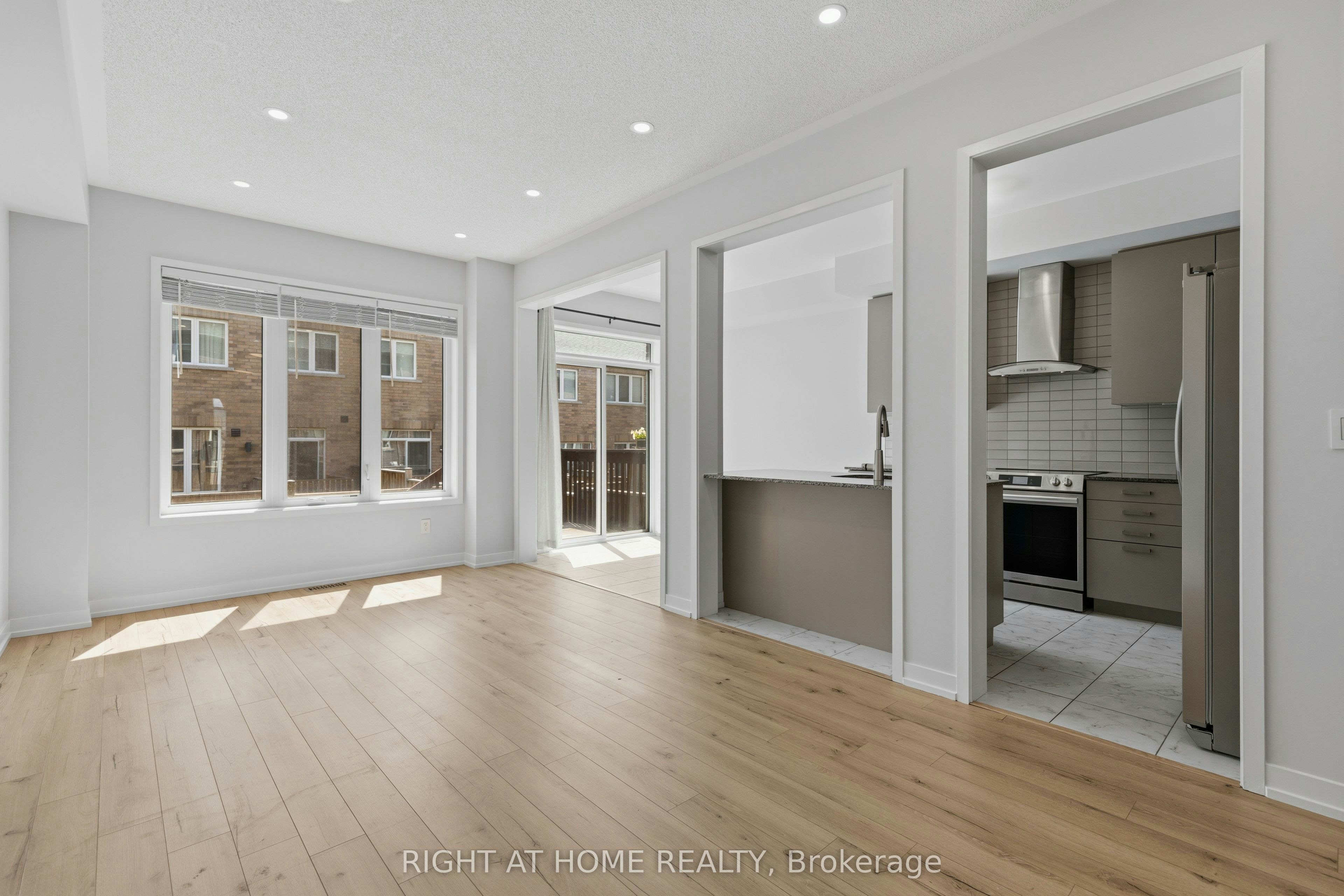 206 Harding Park Street, Newmarket, ON, L3Y 0E3 - 5