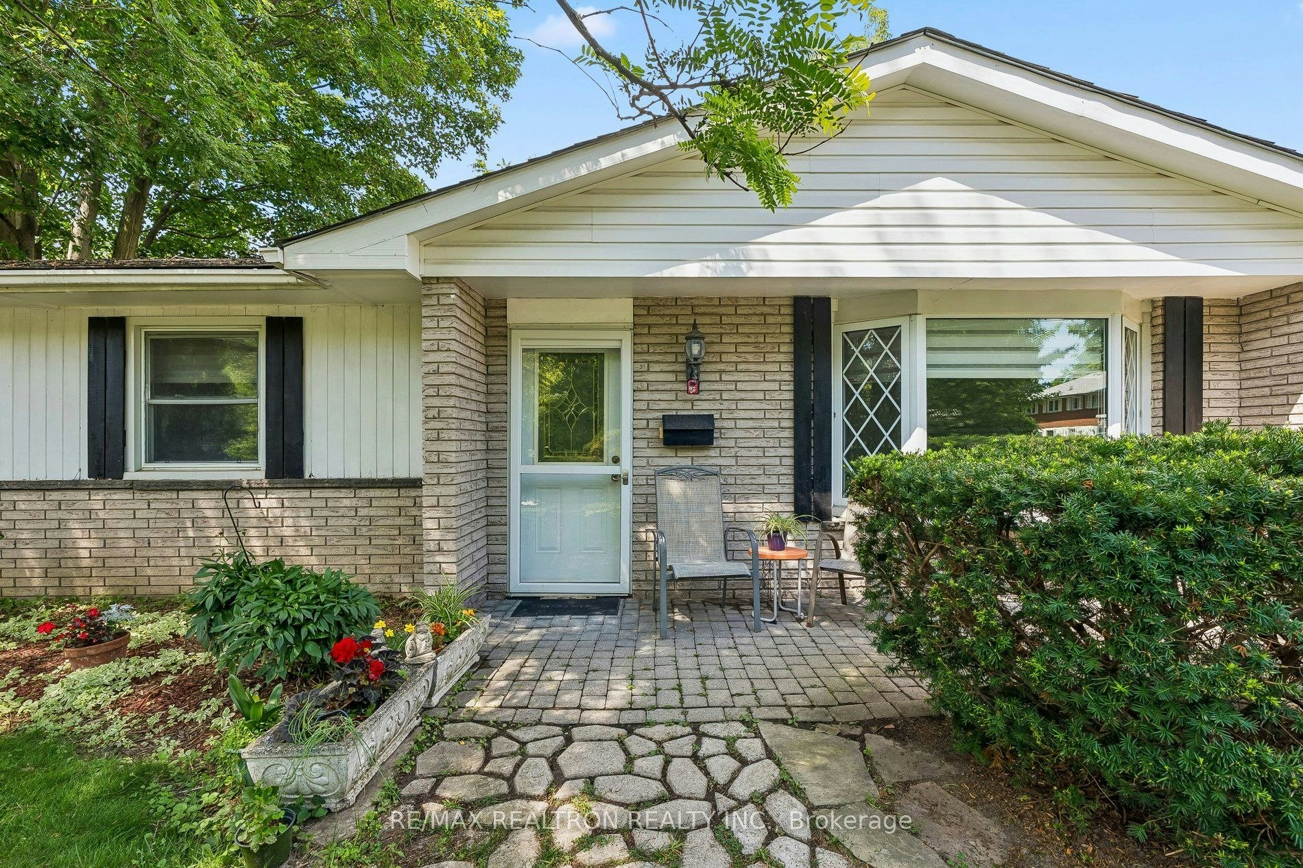 957 Janette Street, Newmarket, ON, L3Y 3C4