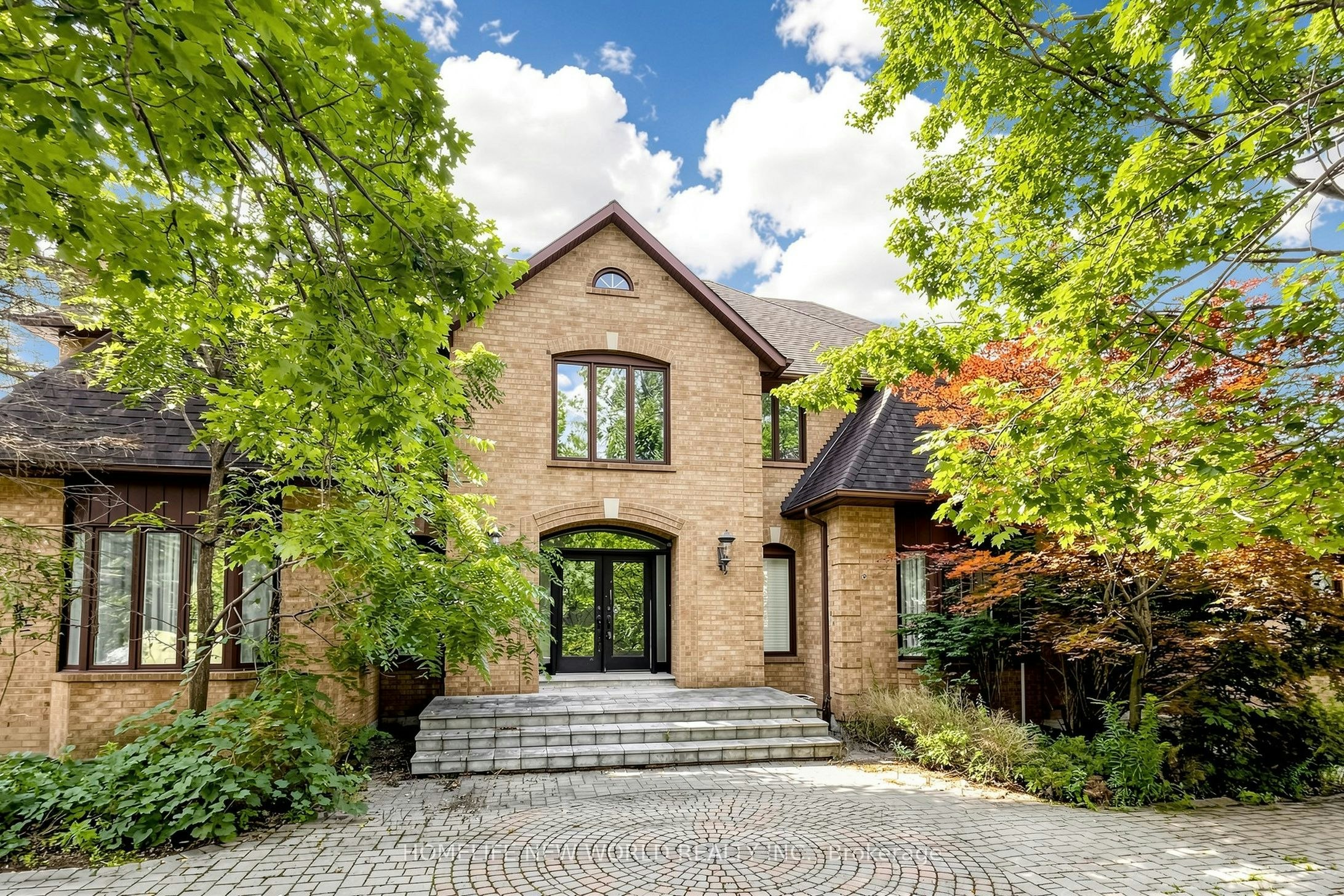 27 Walnut Glen Place, Markham, ON, L6C 1A3