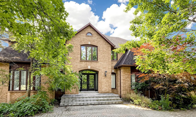 27 Walnut Glen Place