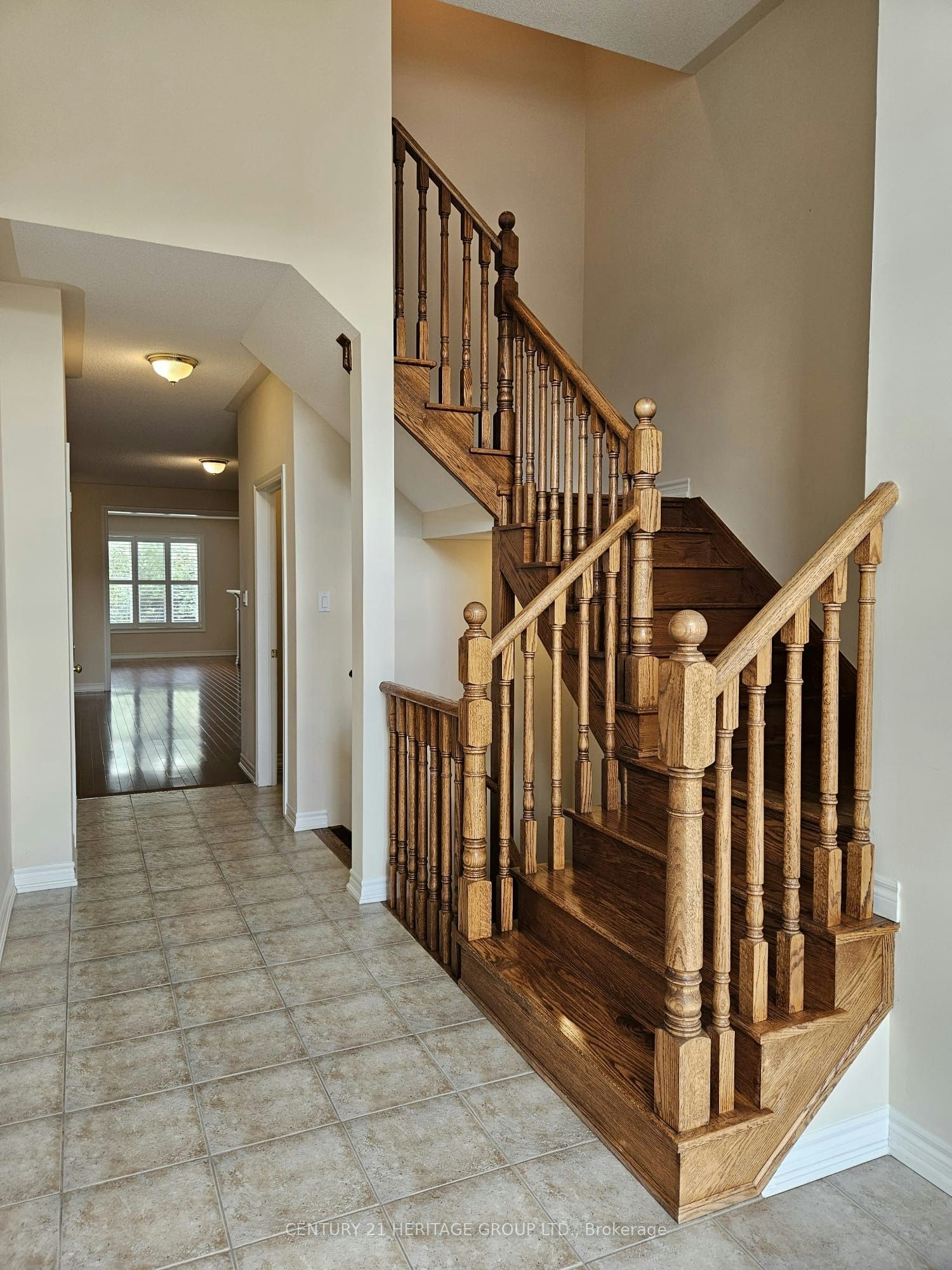 10 Orville Hand Court, Bradford West Gwillimbury, ON, L3Z 3H9 - 3