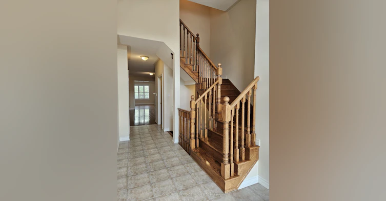 10 Orville Hand Court, Bradford West Gwillimbury, ON, L3Z 3H9 - 3