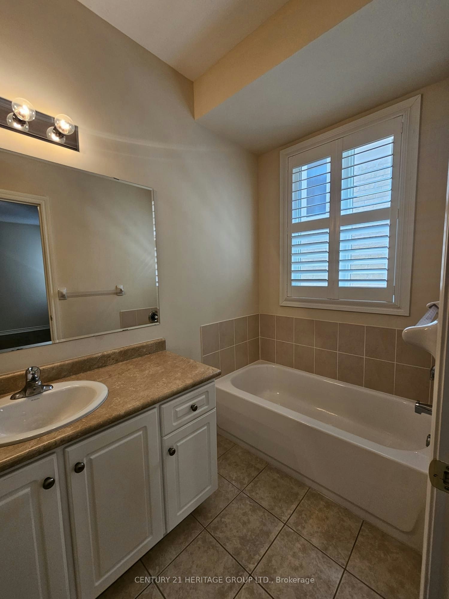 10 Orville Hand Court, Bradford West Gwillimbury, ON, L3Z 3H9 - 11