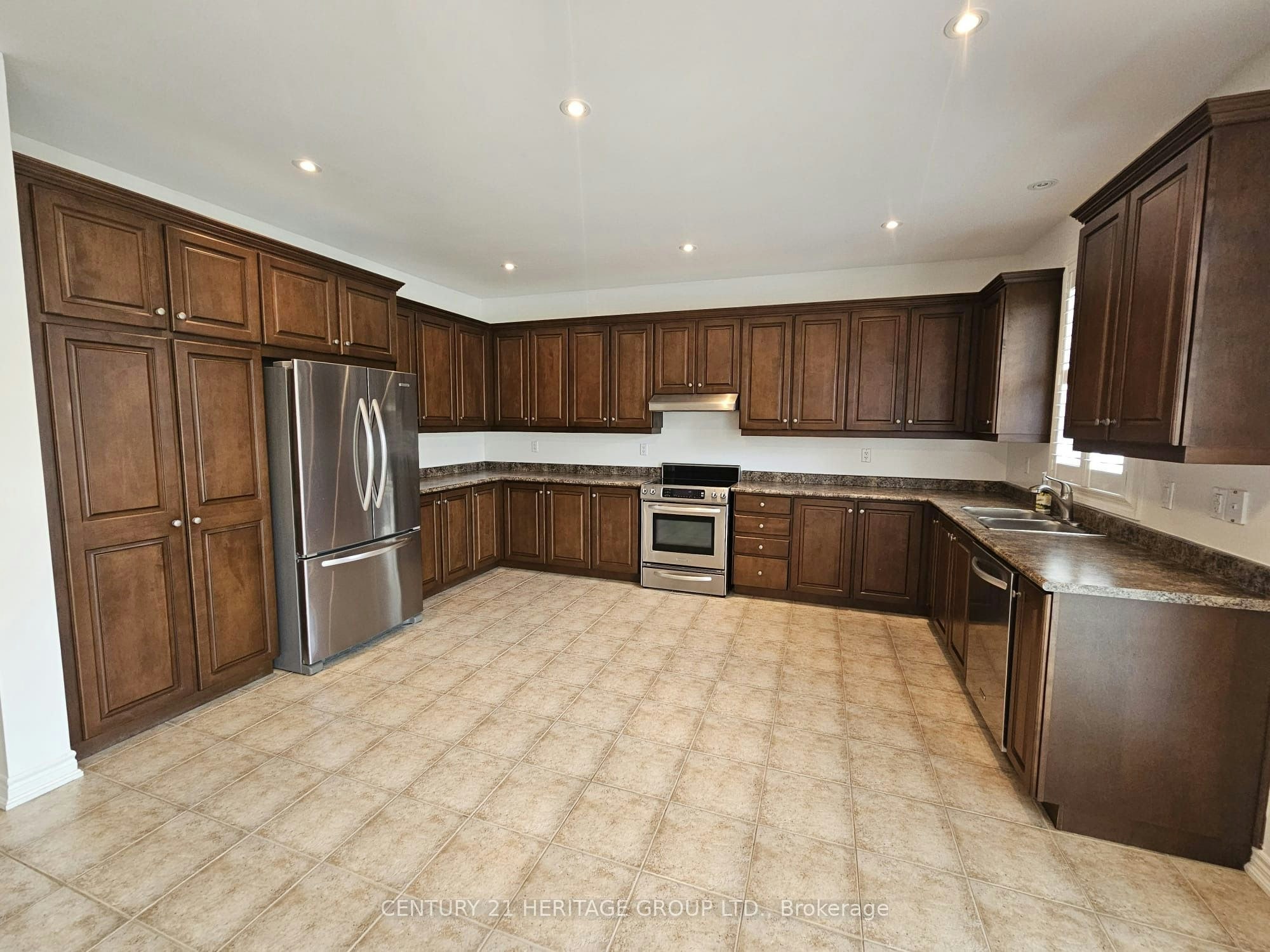 10 Orville Hand Court, Bradford West Gwillimbury, ON, L3Z 3H9 - 8