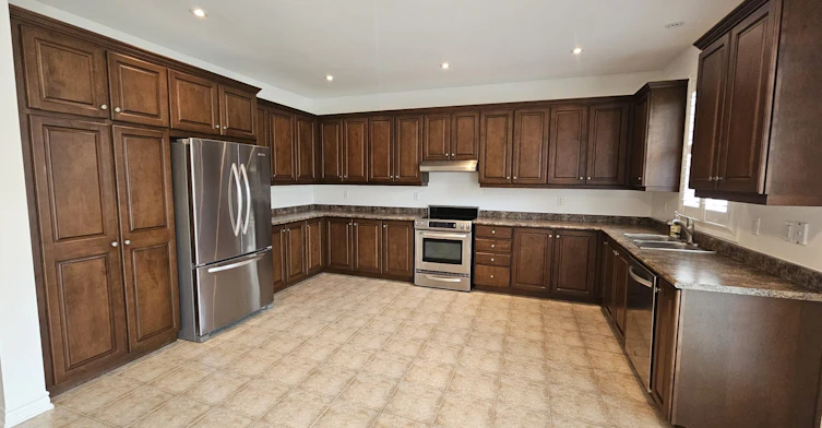 10 Orville Hand Court, Bradford West Gwillimbury, ON, L3Z 3H9 - 8