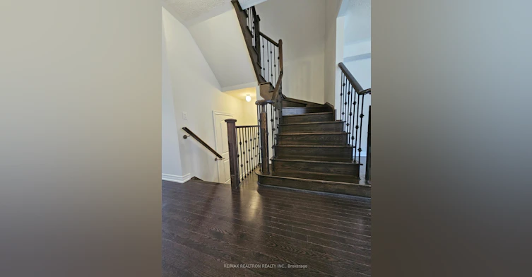 19 Walter English Drive, East Gwillimbury, ON, L9N 0R8 - 11