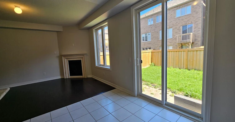 19 Walter English Drive, East Gwillimbury, ON, L9N 0R8 - 10