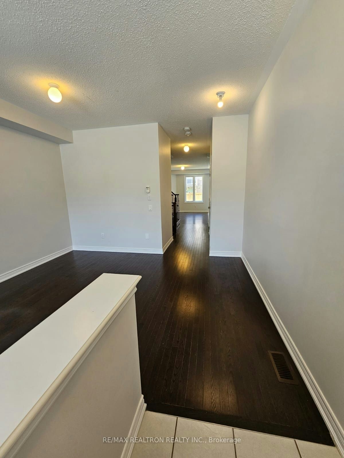 19 Walter English Drive, East Gwillimbury, ON, L9N 0R8 - 2