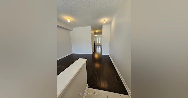 19 Walter English Drive, East Gwillimbury, ON, L9N 0R8 - 2