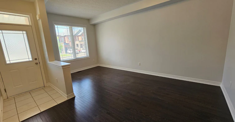 19 Walter English Drive, East Gwillimbury, ON, L9N 0R8 - 4