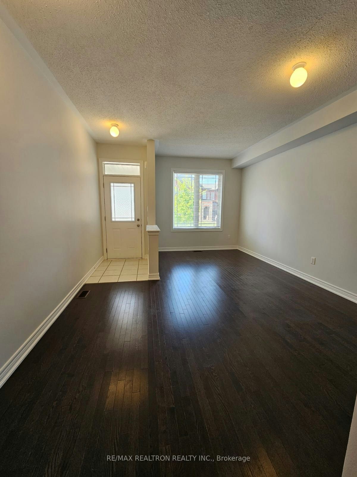 19 Walter English Drive, East Gwillimbury, ON, L9N 0R8 - 3