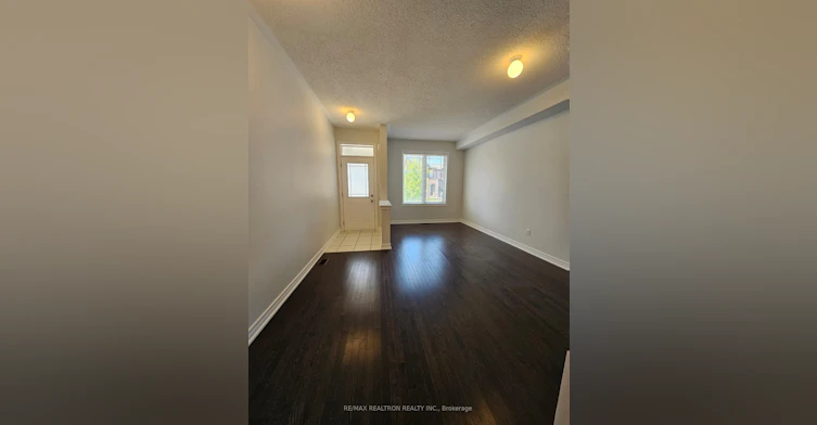19 Walter English Drive, East Gwillimbury, ON, L9N 0R8 - 3