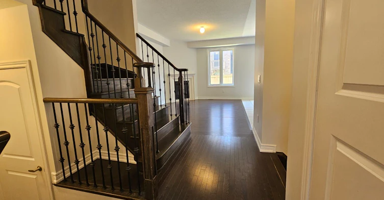19 Walter English Drive, East Gwillimbury, ON, L9N 0R8 - 6